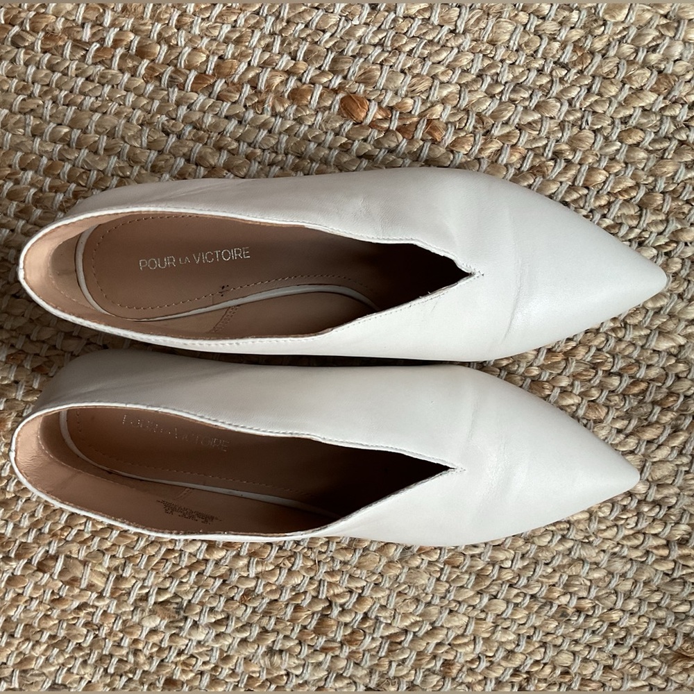 Pour La Victoire  Kora ecru S6 kitten heel. Leather